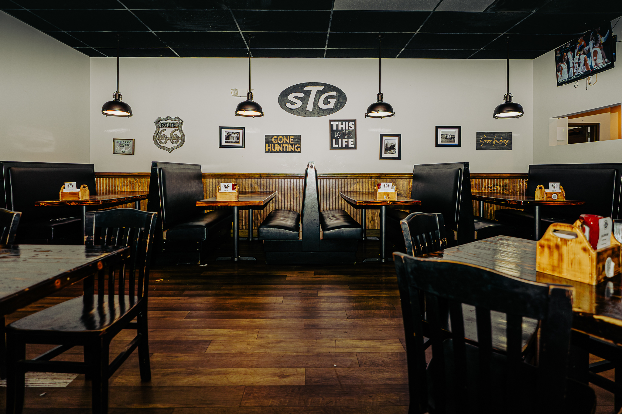 StokeRidge dining room
